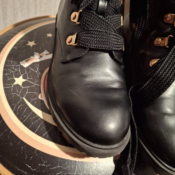 Tommy Hilfiger boots - Picture 15 of 15